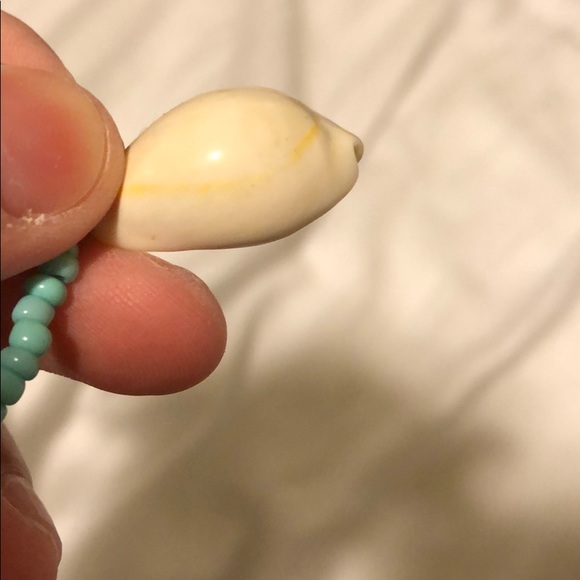 Beach Vibes! Seashell Necklace - Picture 6 of 7